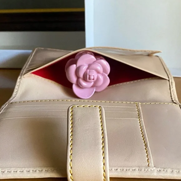 Dooney & Bourke Rare Rainbow Monogram Y2K It Girl Wallet - Picture 11 of 13